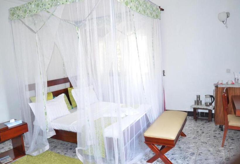اتاق لوکس سه تخته, Sheevys Bed N Breakfast