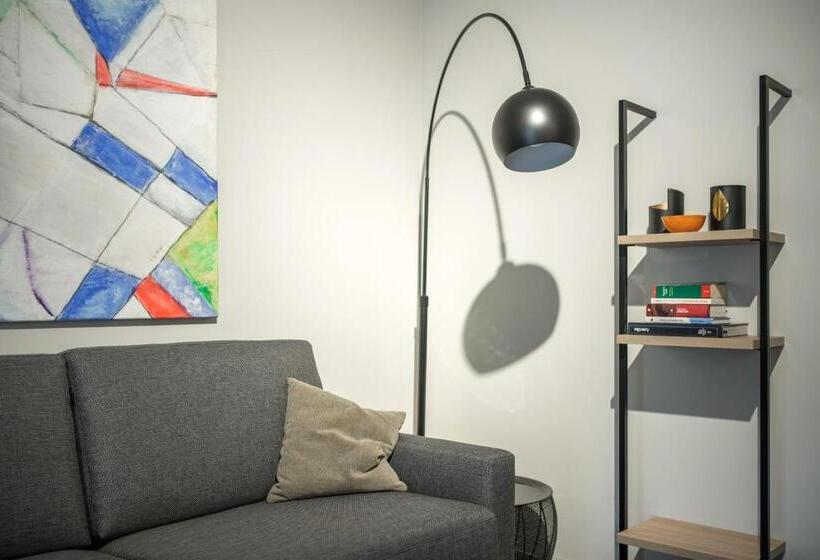 جناح جونيور عائلى, Statthotel Weimar