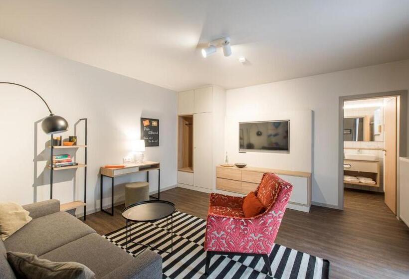 جناح جونيور عائلى, Statthotel Weimar