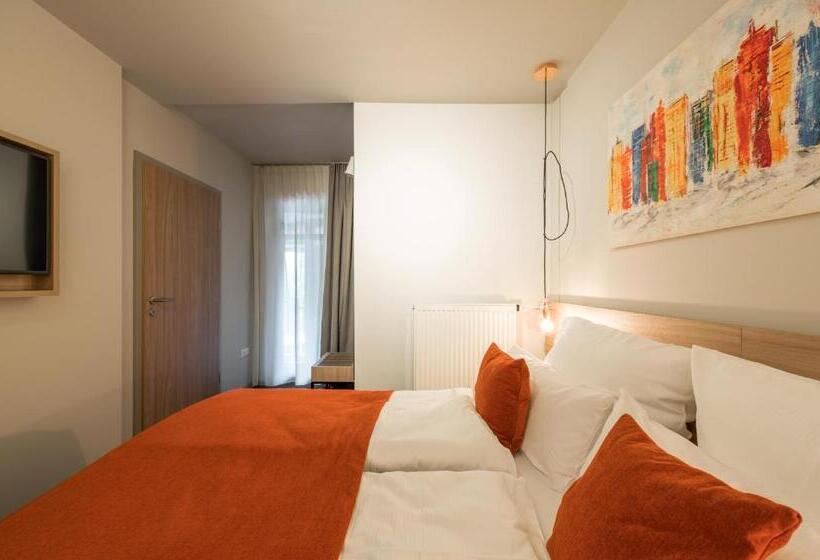 جناح جونيور عائلى, Statthotel Weimar