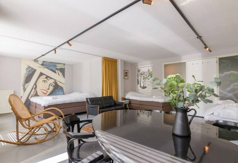 חדר קלאסי לארבעה, Zèta Beds