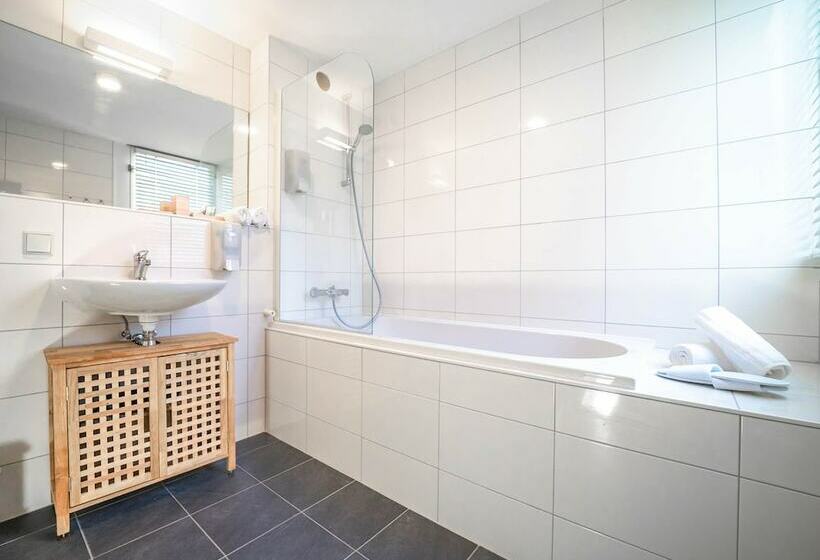 חדר אקונומי, Zèta Beds