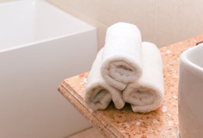 اتاق استاندارد, Mika