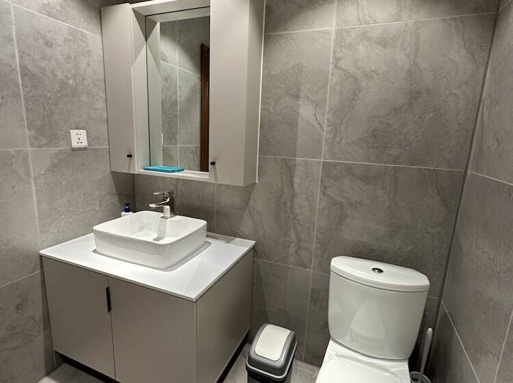 اتاق لوکس, Mika