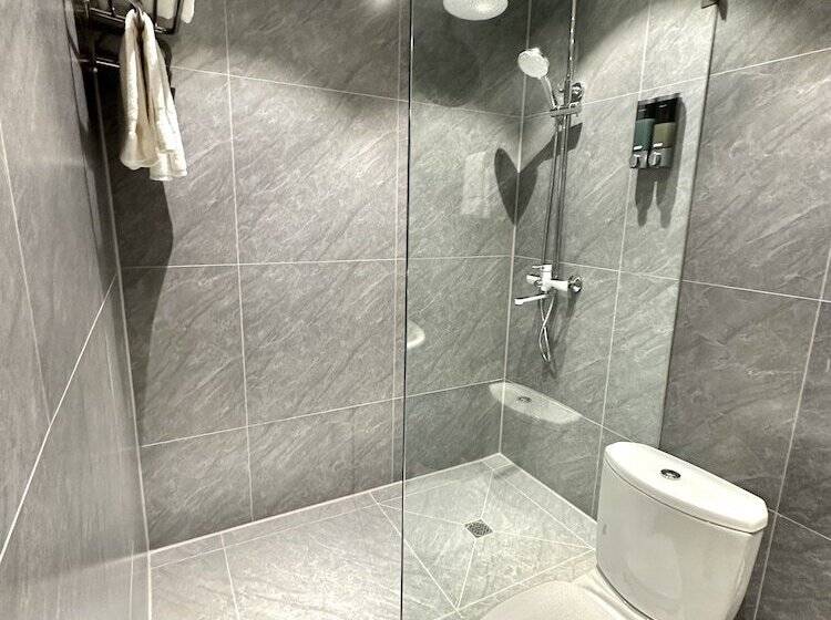 اتاق لوکس, Mika