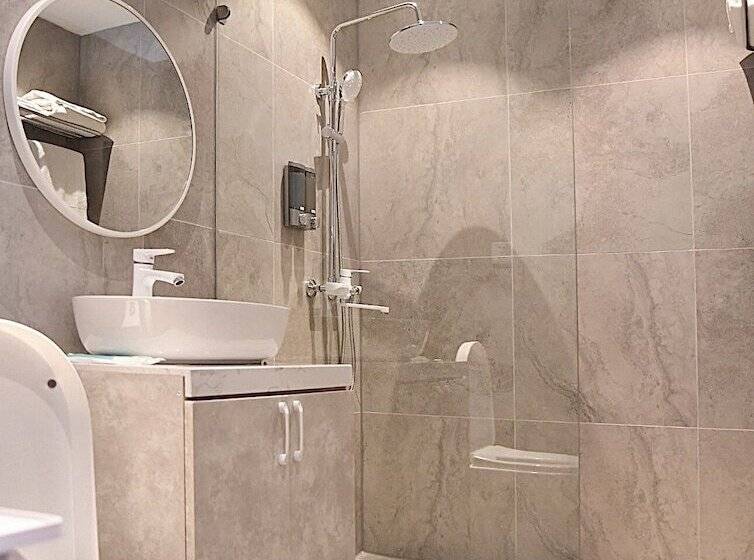 اتاق لوکس, Mika