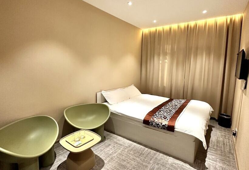 اتاق لوکس, Mika