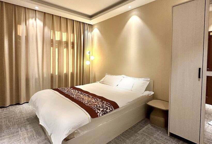 اتاق لوکس, Mika