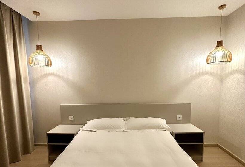 اتاق سوپریور, Mika