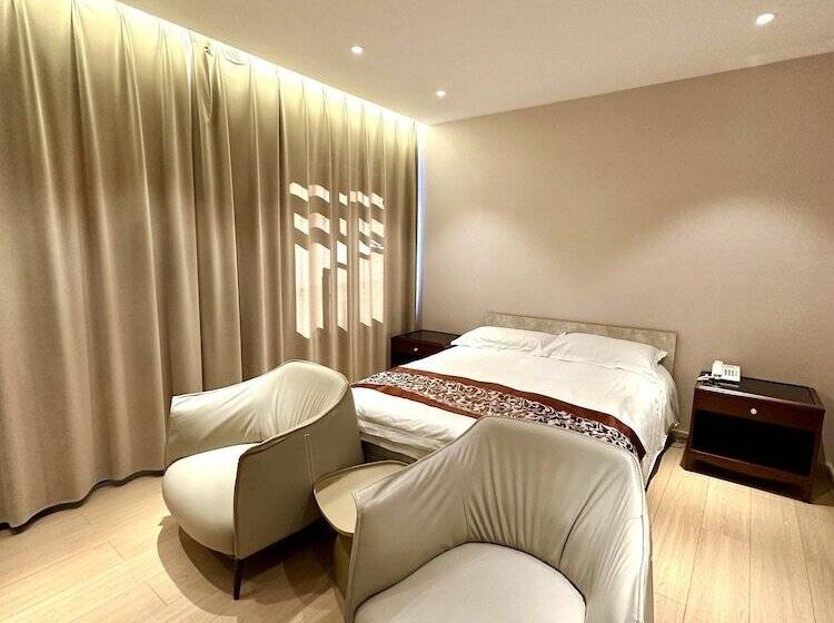 اتاق لوکس, Mika