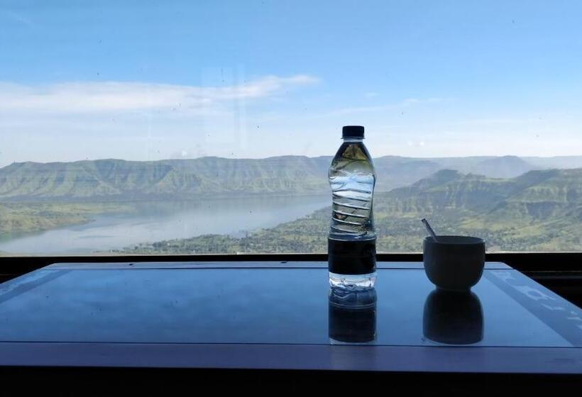 Номер Стандарт Вид на Горы, Miraya