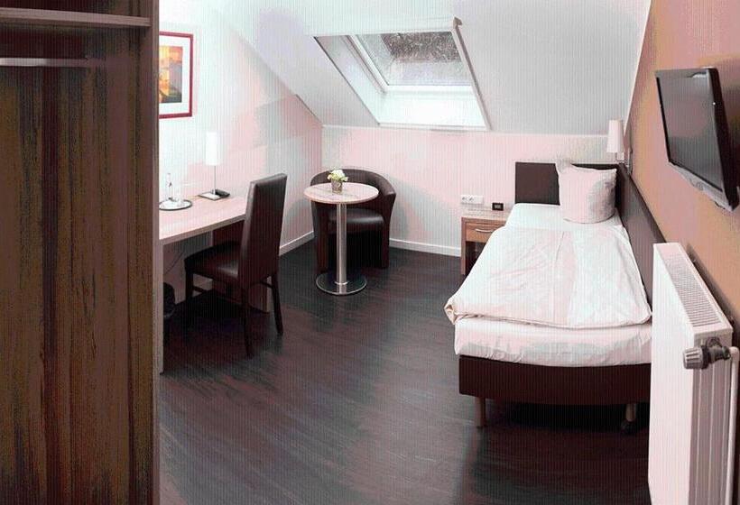 Standard Yhden Hengen Huone, Restaurant Huxmühle