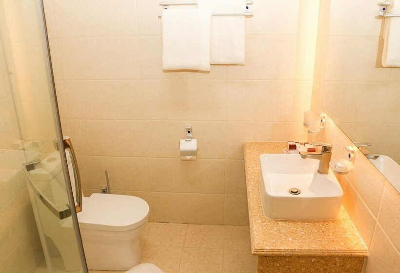 اتاق استاندارد یک نفره, Mika