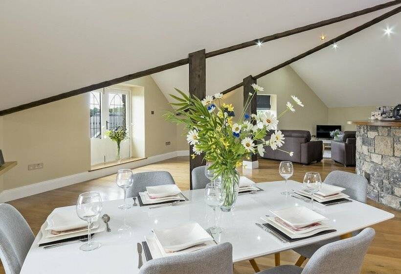 阁楼房, Castledale