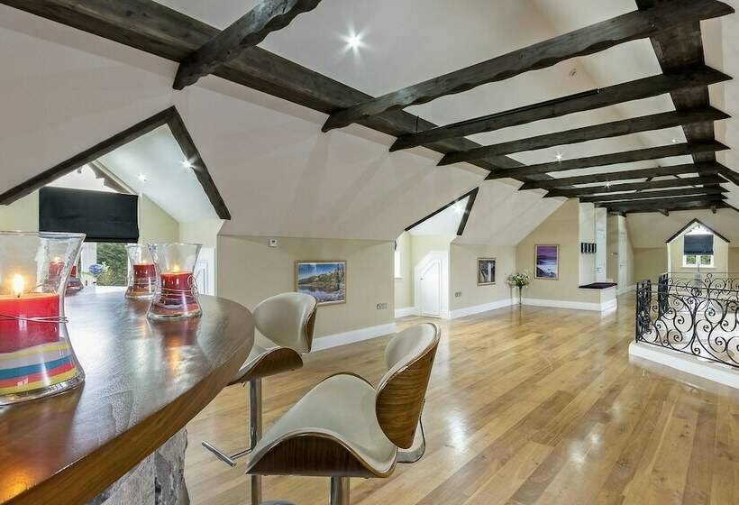 阁楼房, Castledale