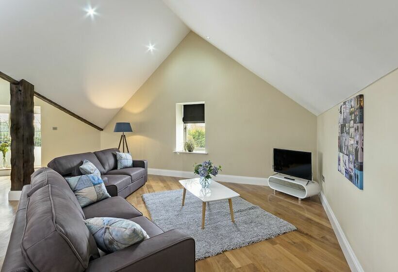 阁楼房, Castledale