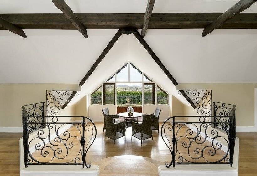 阁楼房, Castledale