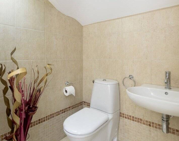 Quarto Ático, Castledale