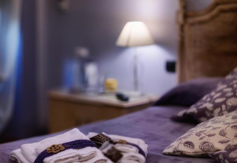 اتاق لوکس, De  Montetini