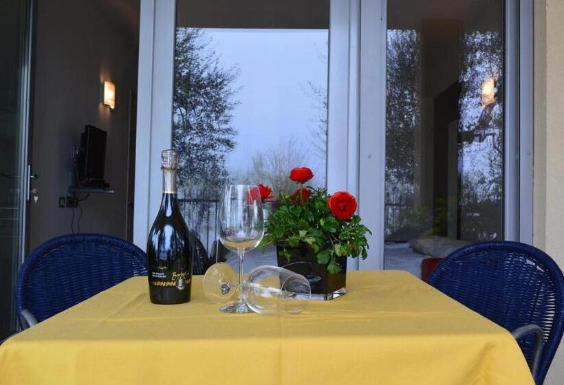 استودیوی استاندارد, Villa Treccani Apartments