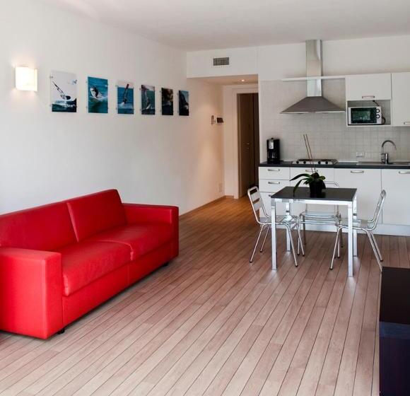 آپارتمان خانوادگی, Villa Treccani Apartments