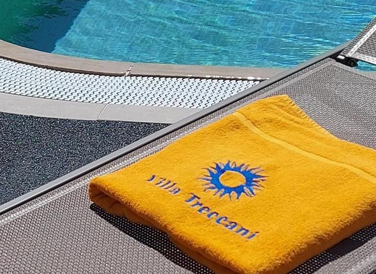 اتاق استاندارد با چشم‌انداز استخر, Villa Treccani Apartments