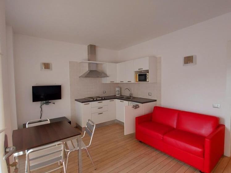 اتاق استاندارد با چشم‌انداز استخر, Villa Treccani Apartments