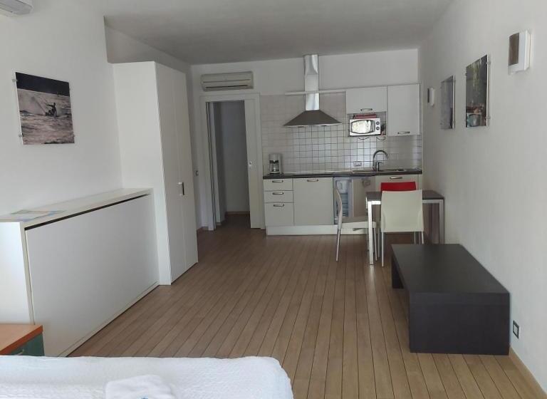 استودیو خانوادگی, Villa Treccani Apartments