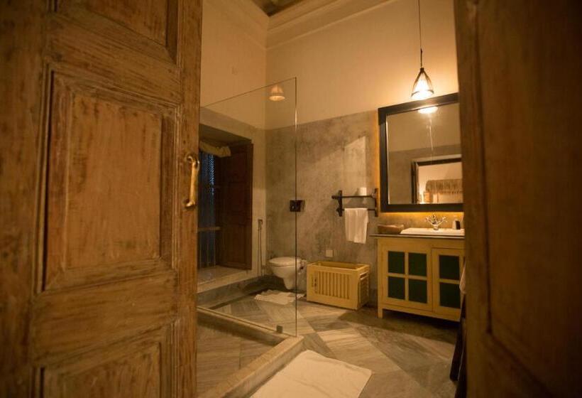 اتاق سوپریور, The Rajbari Bawali