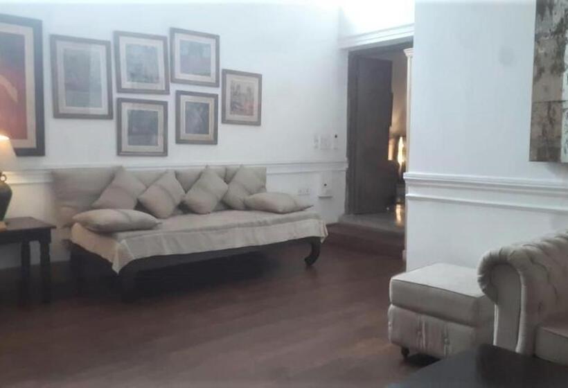 سوییت لوکس, The Rajbari Bawali