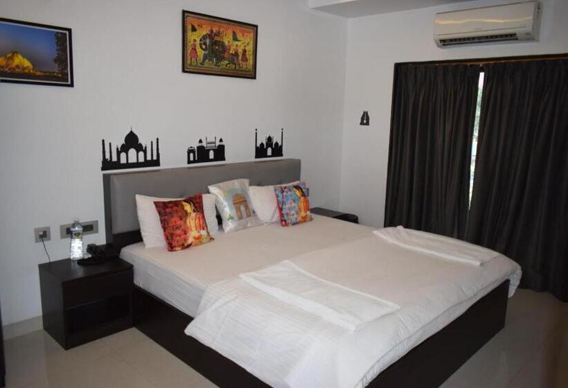 带大床的豪华间, Athi Resorts