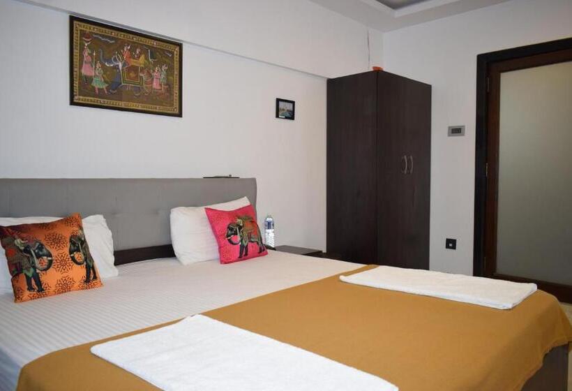 带大床的豪华间, Athi Resorts