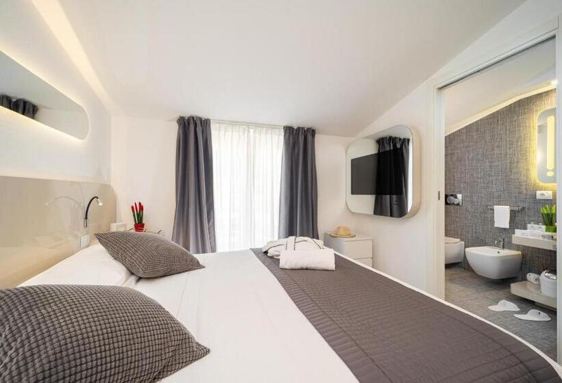 Deluxe Room, Iconic Wellness Resort & Spa