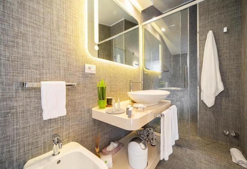 Deluxe Room, Iconic Wellness Resort & Spa