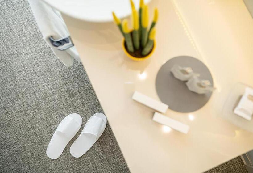 Deluxe Room, Iconic Wellness Resort & Spa