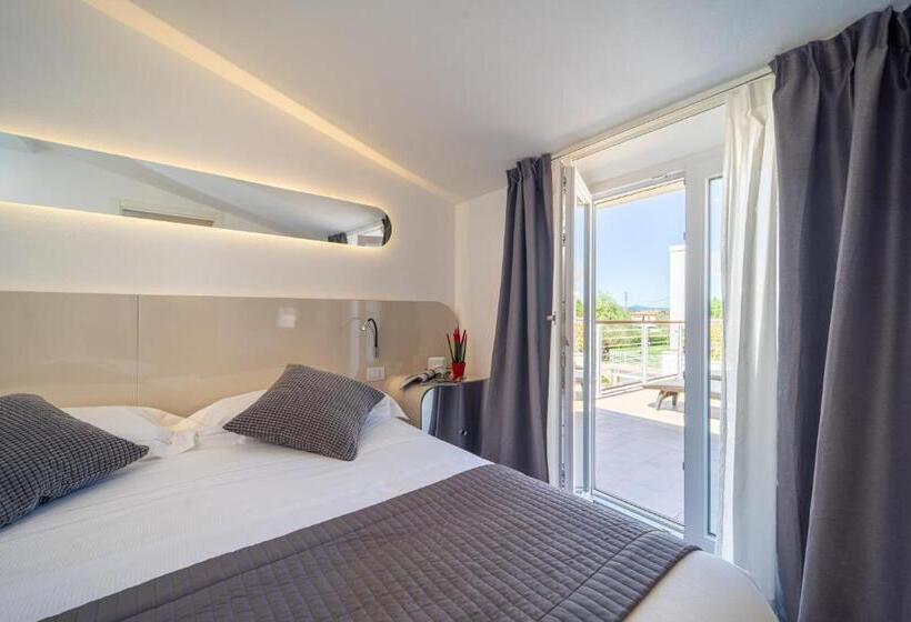 Deluxe Room, Iconic Wellness Resort & Spa