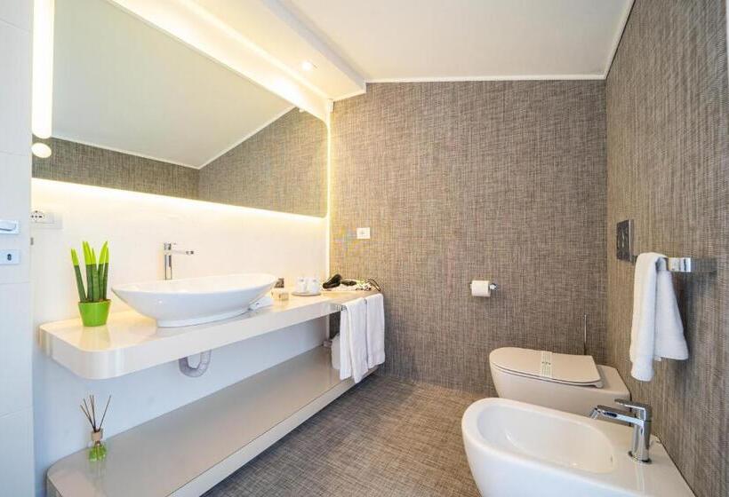 Deluxe Room, Iconic Wellness Resort & Spa