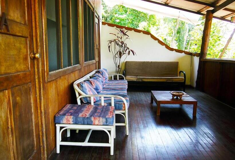 اتاق خانوادگی با چشمانداز دریا, Hostel Plinio