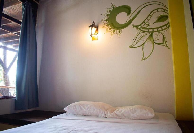 اتاق استاندارد با سرویس بهداشتی مشترک, Hostel Plinio