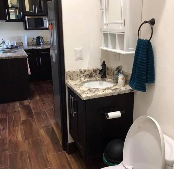 استودیوی استاندارد با چشمانداز دریا, Hostel Plinio