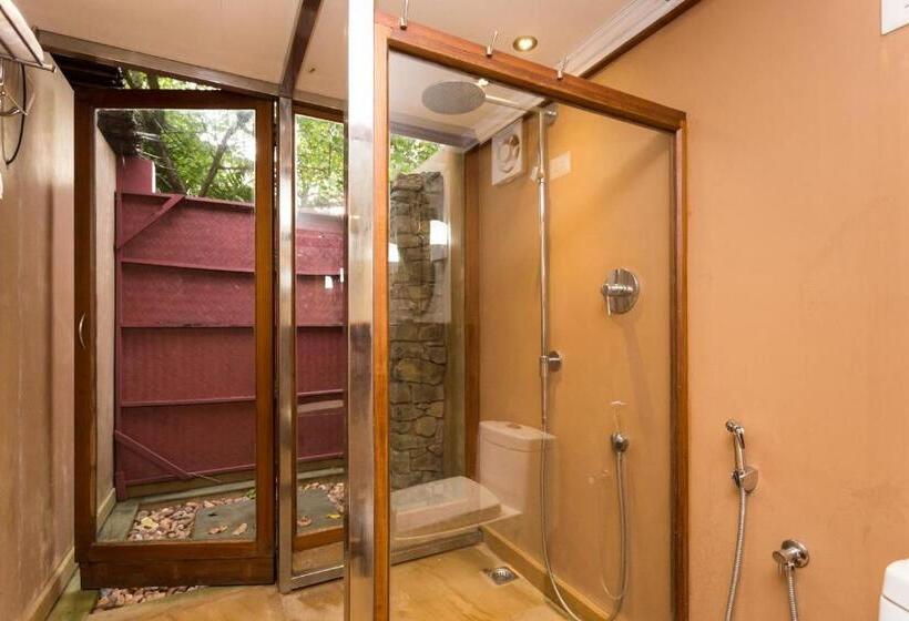 带大床的标准间, Azure Tides Marari