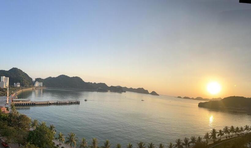 اتاق سه نفره دلوکس با چشم‌انداز دریا, Huong Cang Sea View