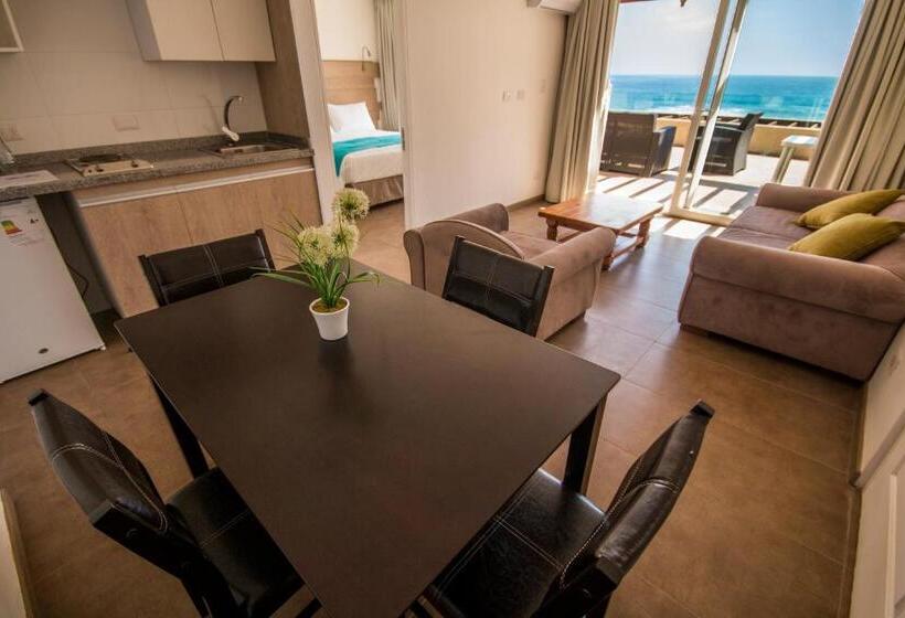 דירת חדר סופריור, Mae