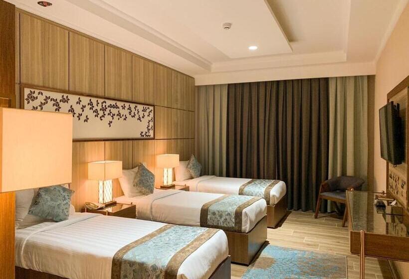 Номер Стандарт Трехместный, Midan Hotel & Suites Al Aziziya