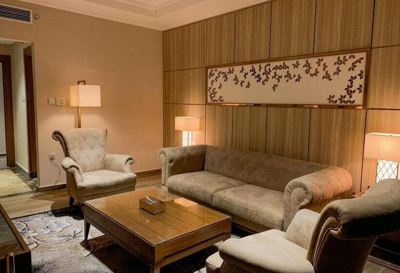 Полулюкс, Midan Hotel & Suites Al Aziziya