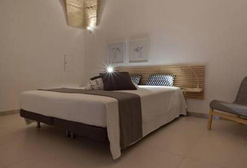 غرفة قياسية, Rescio's Rooms
