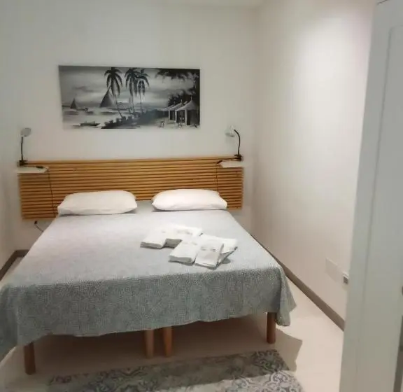 Huoneisto 1 Makuuhuone Puutarhanäkymä, Rescio's Rooms