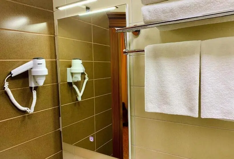 اتاق استاندارد یک نفره, Clover Hotel Baku Formula 1 View