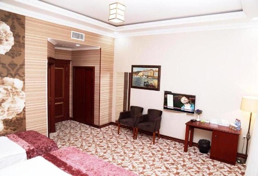 اتاق استاندارد سه نفره, Clover Hotel Baku Formula 1 View