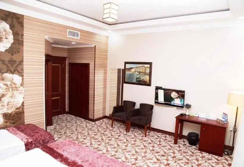 اتاق استاندارد سه نفره, Clover Hotel Baku Formula 1 View